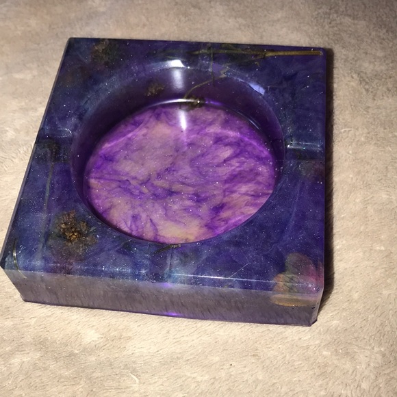 Unique Custom epoxy resin ashtray / trinket tray created by Me ๐ - Picture 4 of 10